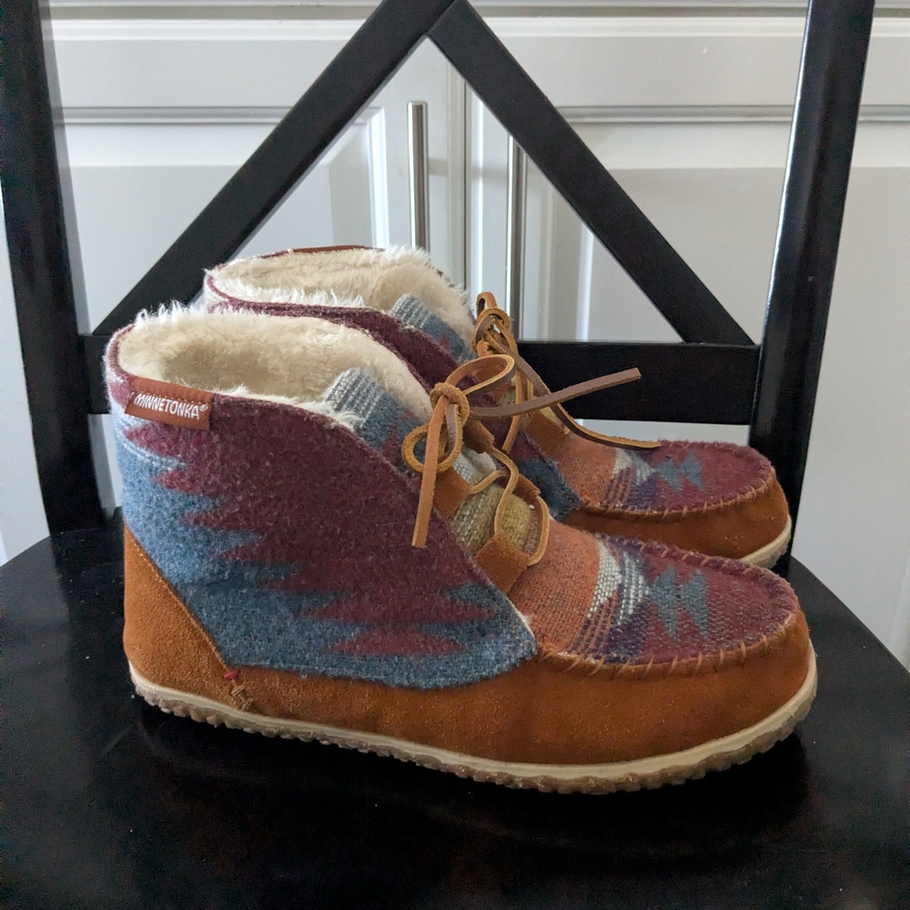 Women's Minnetonka Torrey Laceup Bootie Slippers Size 9 Tribal Southwestern